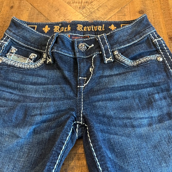 ROCK REVIVAL ROUX Crops, low rise, boot cut, gray sequined pockets. EUC. - Picture 5 of 11